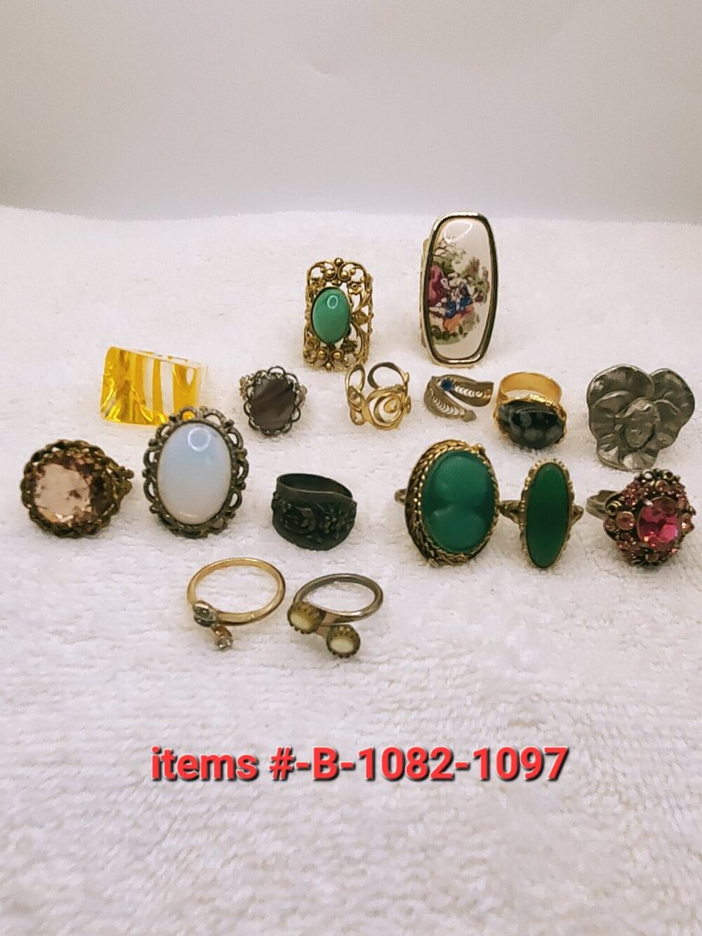 16 Rings , items # B -1082-1097,. wt .  139 grams